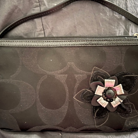 Rare Coach Signature Wristlet w/ Velvet & Metallic 3D Flower Appliqué - Picture 2 of 10